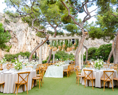 <span> CHRISTOS & CHRISTINA </span><br>Soft Lilac Wedding at Lake Vouliagmeni